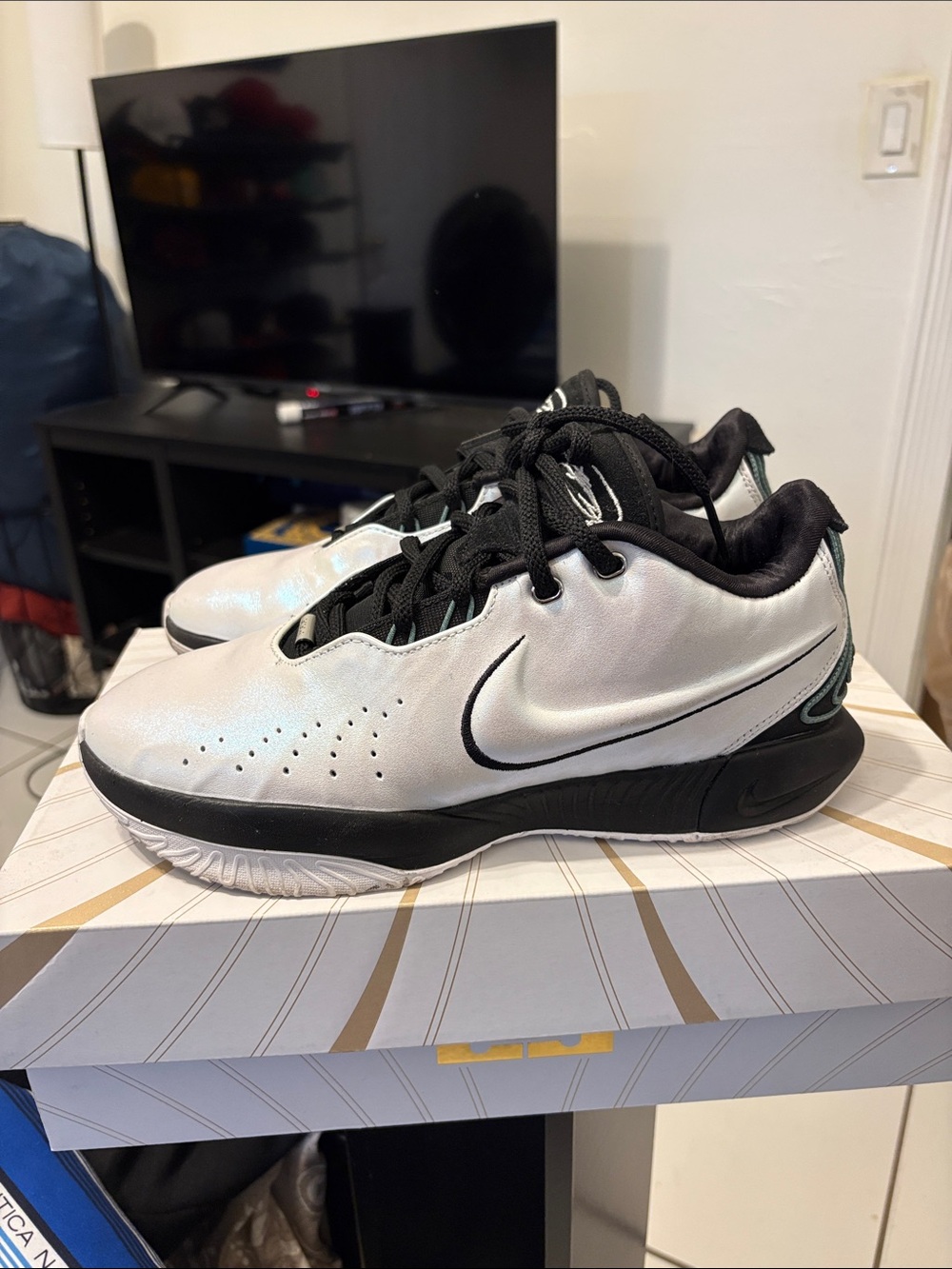 Nike Lebron XXI basketball Sneakers sz 8 mens